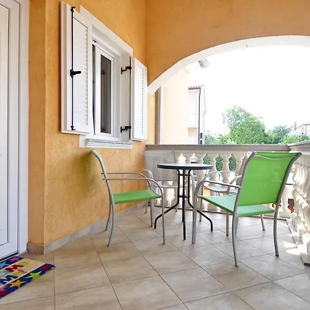 Suitable Summer Apartment Pula