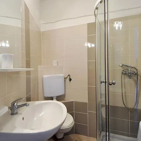 Suitable Summer * Pula