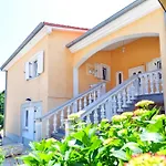 Suitable Summer Apartment Pula
