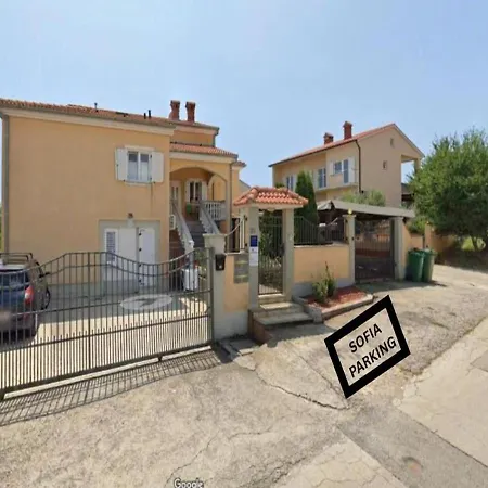 Suitable Summer Apartman *