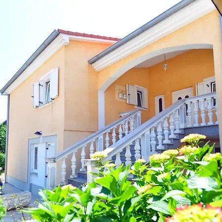 Suitable Summer Apartman Póla