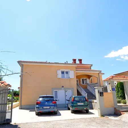 Suitable Summer * Pula