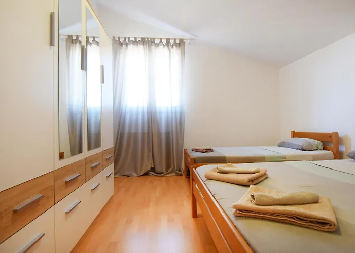 Suitable Summer Pula