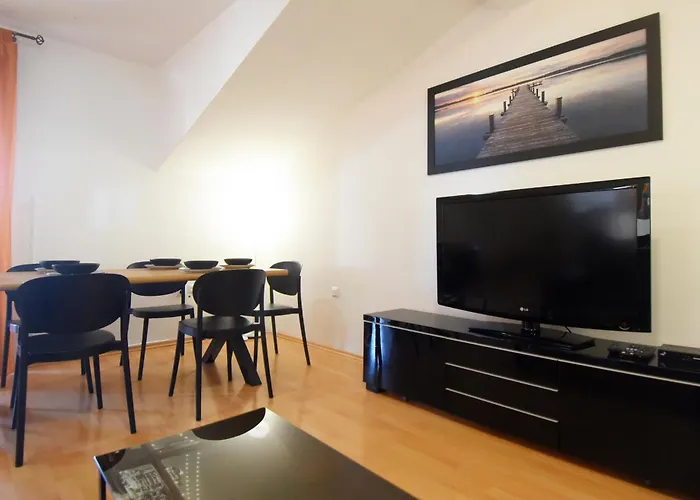 Suitable Summer פולה