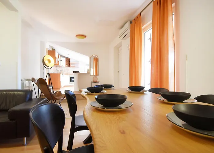 Suitable Summer Pula