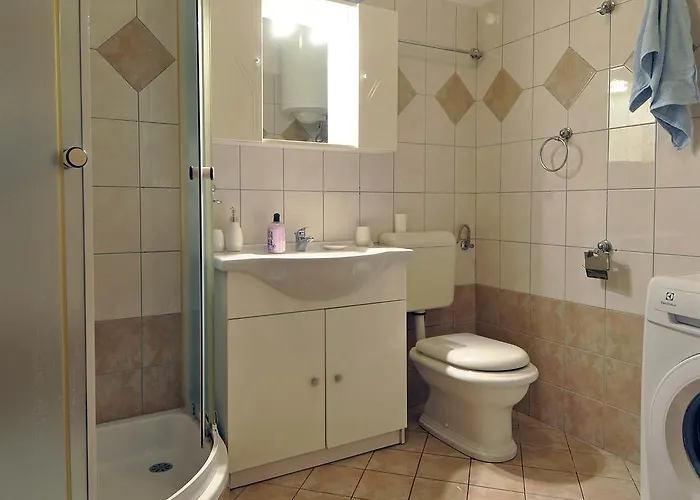 Suitable Summer פולה