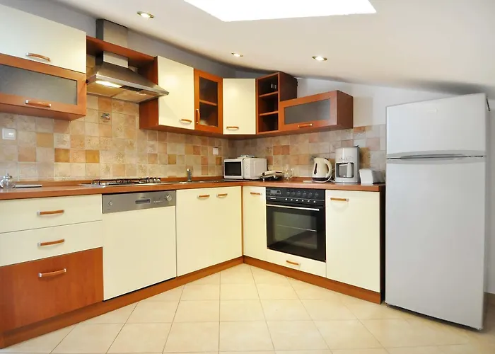 Suitable Summer * Pula