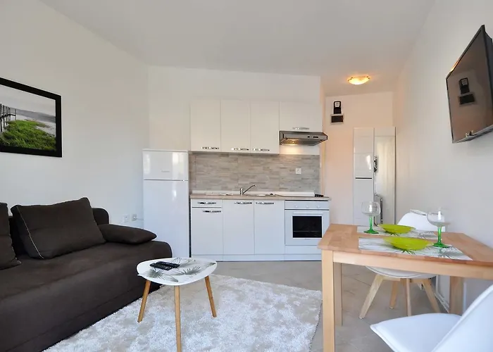 Suitable Summer * פולה